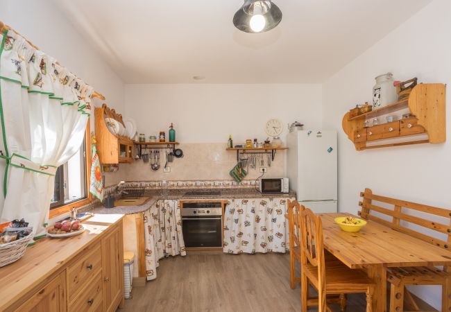 House in Vega de San Mateo - Casa Abuela - House in the countryside with pool House in Vega de San Mateo - Casa Abuela - House in the countryside with pool