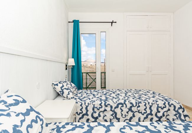 Apartment in Puerto del Carmen - Guasimeta Duplex - Pool & Balcony Apartment in Puerto del Carmen - Guasimeta Duplex - Pool & Balcony