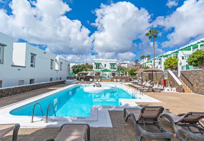 Apartment in Puerto del Carmen - Guasimeta Duplex - Pool & Balcony Apartment in Puerto del Carmen - Guasimeta Duplex - Pool & Balcony