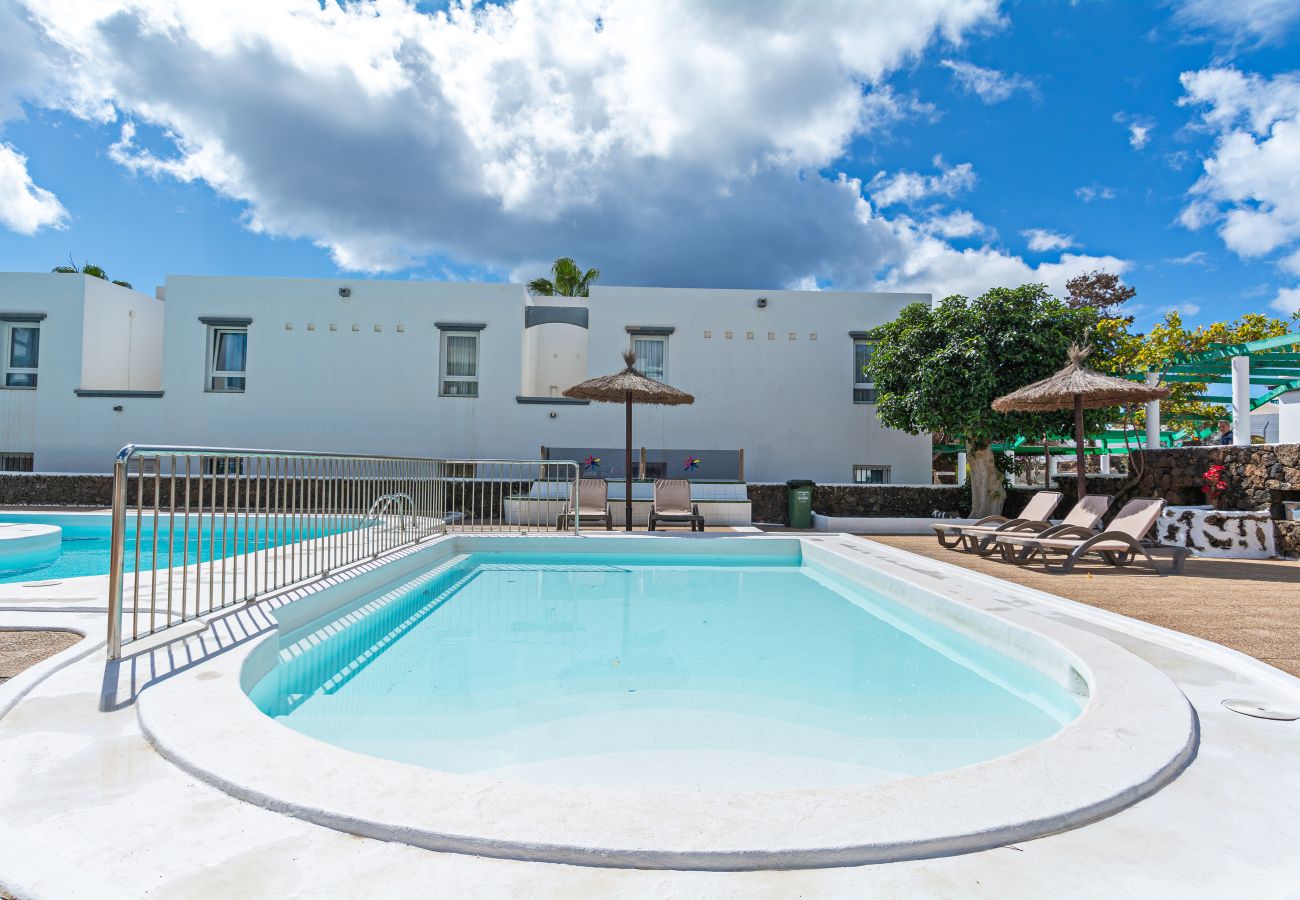 Apartment in Puerto del Carmen - Guasimeta Duplex - Pool & Balcony Apartment in Puerto del Carmen - Guasimeta Duplex - Pool & Balcony