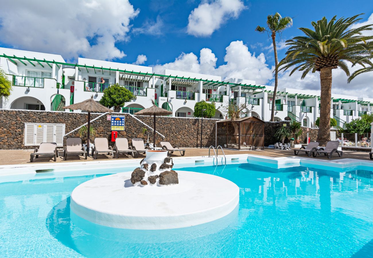 Apartment in Puerto del Carmen - Guasimeta Duplex - Pool & Balcony Apartment in Puerto del Carmen - Guasimeta Duplex - Pool & Balcony