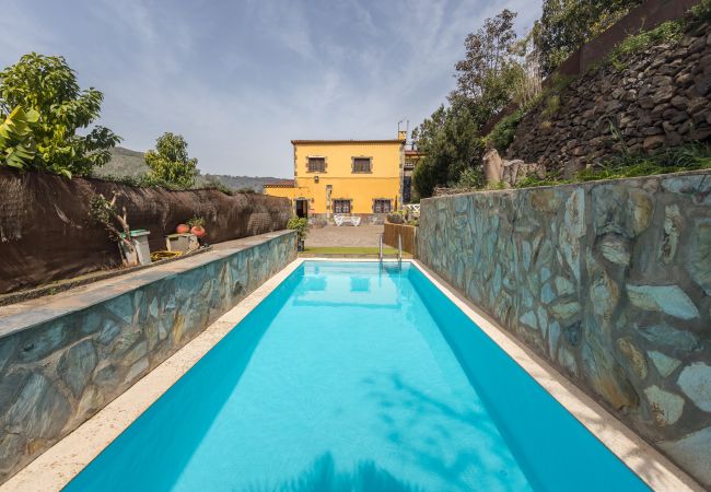 Villa/Dettached house in Teror - Casa Besan - 6BR Private Pool, Terrace & Parking