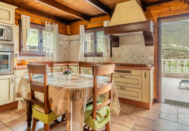 House in Candelaria - 4BR Candelaria Wooden House -Pool, Views & Parking House in Candelaria - 4BR Candelaria Wooden House -Pool, Views & Parking