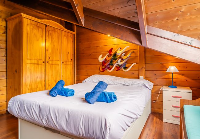 House in Candelaria - 4BR Candelaria Wooden House -Pool, Views & Parking House in Candelaria - 4BR Candelaria Wooden House -Pool, Views & Parking