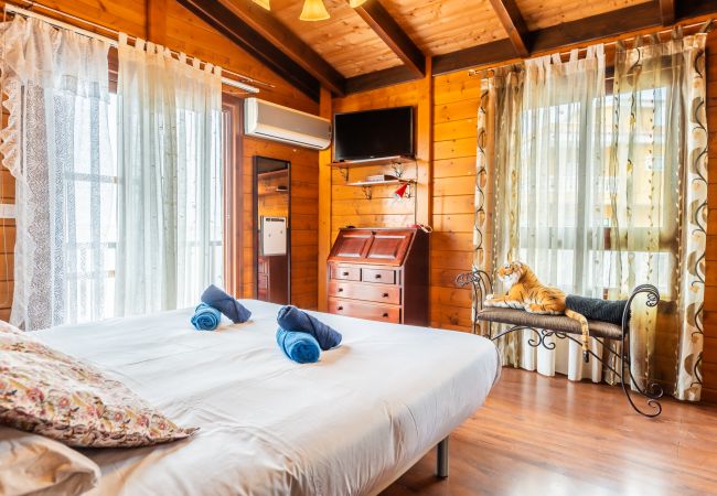 House in Candelaria - 4BR Candelaria Wooden House -Pool, Views & Parking House in Candelaria - 4BR Candelaria Wooden House -Pool, Views & Parking