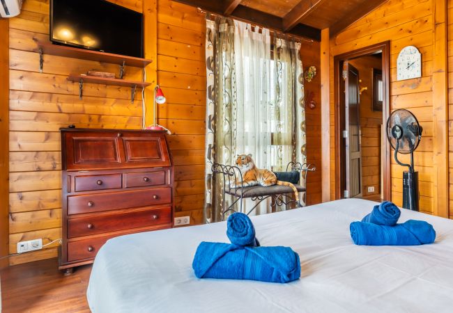 House in Candelaria - 4BR Candelaria Wooden House -Pool, Views & Parking House in Candelaria - 4BR Candelaria Wooden House -Pool, Views & Parking