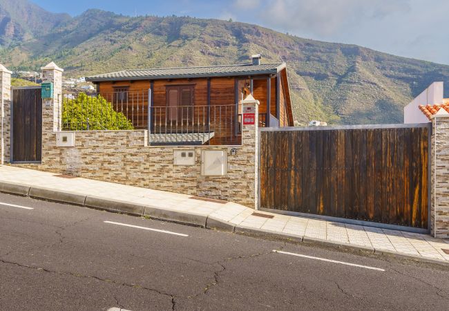 House in Candelaria - 4BR Candelaria Wooden House -Pool, Views & Parking House in Candelaria - 4BR Candelaria Wooden House -Pool, Views & Parking
