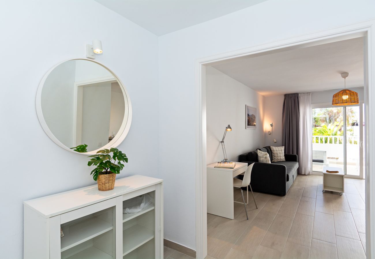 Apartment in Costa Teguise - Palmeras Apt - Pool & Terrace - next to Beach Apartment in Costa Teguise - Palmeras Apt - Pool & Terrace - next to Beach