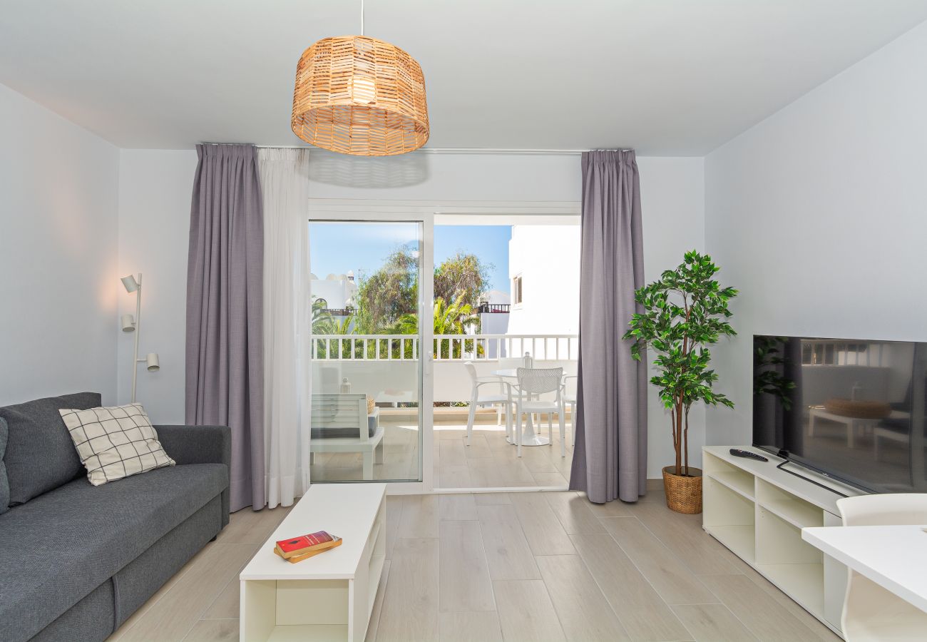 Apartment in Costa Teguise - Palmeras Apt - Pool & Terrace - next to Beach Apartment in Costa Teguise - Palmeras Apt - Pool & Terrace - next to Beach