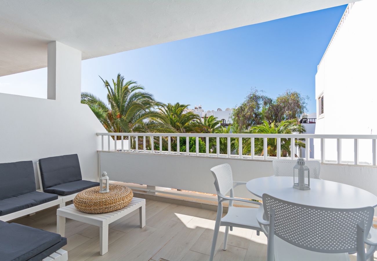Apartment in Costa Teguise - Palmeras Apt - Pool & Terrace - next to Beach Apartment in Costa Teguise - Palmeras Apt - Pool & Terrace - next to Beach