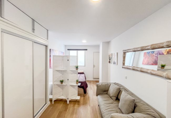 Studio in Las Palmas de Gran Canaria - Cozy Studio Las Canteras - 2 min walk to Beach Studio in Las Palmas de Gran Canaria - Cozy Studio Las Canteras - 2 min walk to Beach