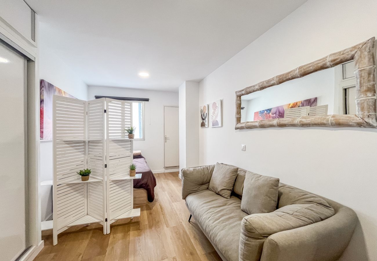 Studio in Las Palmas de Gran Canaria - Cozy Studio Las Canteras - 2 min walk to Beach