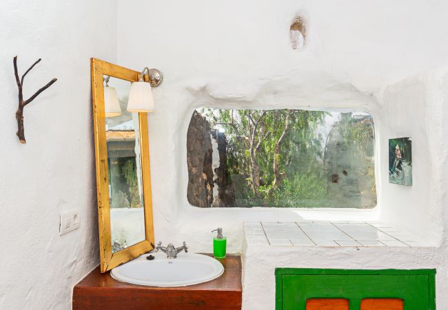 House in Las BreƱas - Bohemian Art House - 2BR in Yaiza & Garden House in Las BreƱas - Bohemian Art House - 2BR in Yaiza & Garden