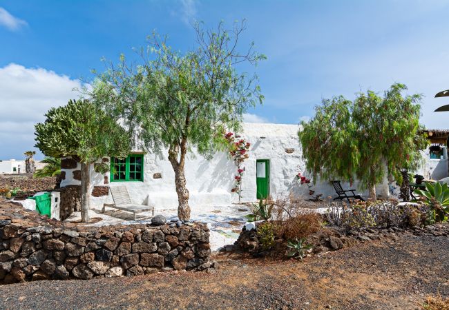 House in Las BreƱas - Bohemian Art House - 2BR in Yaiza & Garden House in Las BreƱas - Bohemian Art House - 2BR in Yaiza & Garden