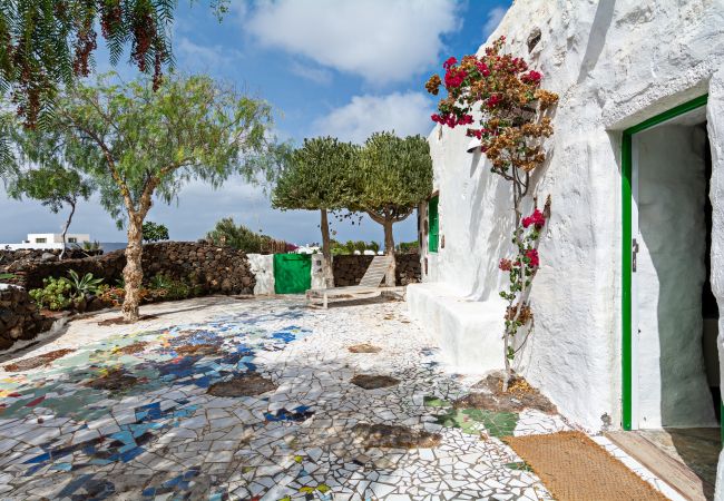 House in Las BreƱas - Bohemian Art House - 2BR in Yaiza & Garden House in Las BreƱas - Bohemian Art House - 2BR in Yaiza & Garden