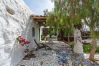 House in Las Breñas - Bohemian Art House - 2BR in Yaiza & Garden