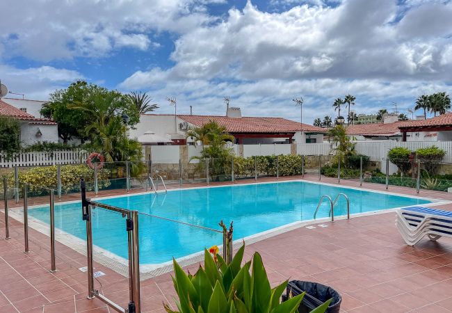 Apartment in San Bartolomé de Tirajana - Bungalow Playa del Inglés-Terrace & Pool Apartment in San Bartolomé de Tirajana - Bungalow Playa del Inglés-Terrace & Pool