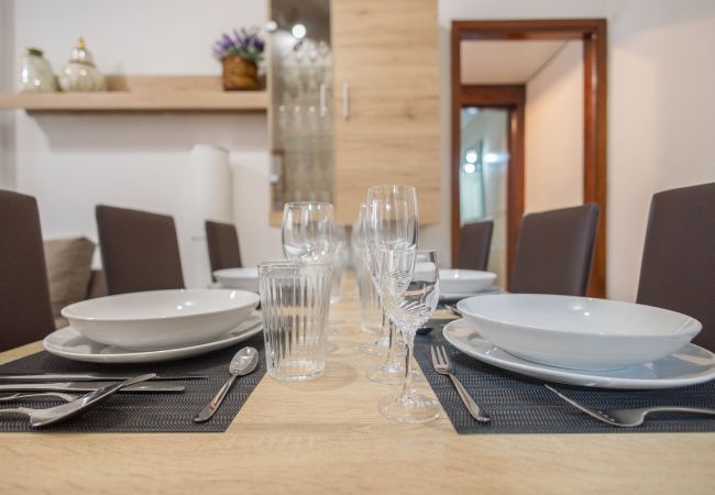 Apartment in Las Palmas de Gran Canaria - Cozy Mesa Y López Home& Courtyard 5' Las Canteras Apartment in Las Palmas de Gran Canaria - Cozy Mesa Y López Home& Courtyard 5' Las Canteras
