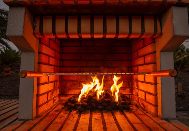 House in Santa María de Guía - 6BR Fire House Sanctuary-Terrace & Barbacue House in Santa María de Guía - 6BR Fire House Sanctuary-Terrace & Barbacue