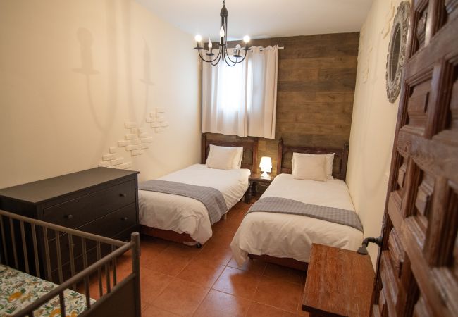 House in Santa María de Guía - 6BR Fire House Sanctuary-Terrace & Barbacue House in Santa María de Guía - 6BR Fire House Sanctuary-Terrace & Barbacue