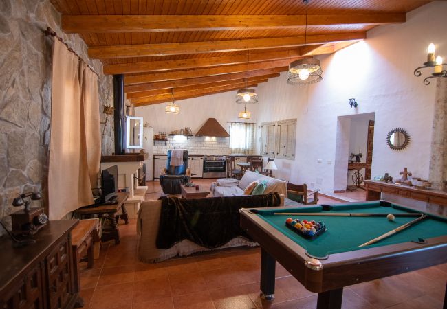 House in Santa María de Guía - 6BR Fire House Sanctuary-Terrace & Barbacue House in Santa María de Guía - 6BR Fire House Sanctuary-Terrace & Barbacue