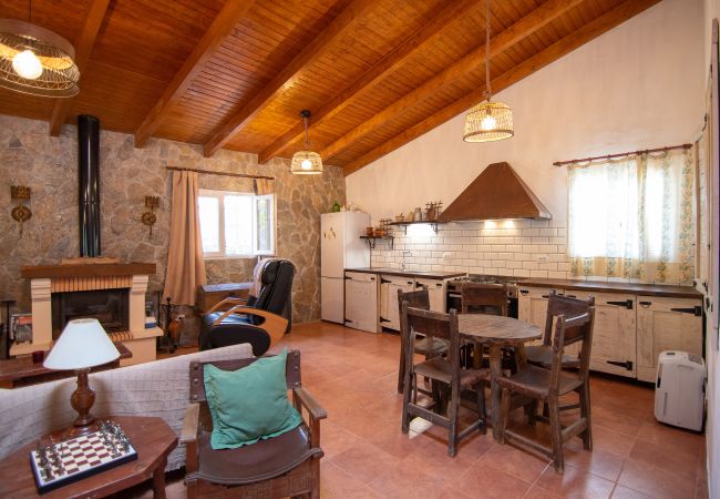 House in Santa María de Guía - 6BR Fire House Sanctuary-Terrace & Barbacue House in Santa María de Guía - 6BR Fire House Sanctuary-Terrace & Barbacue