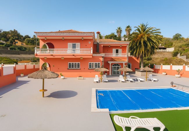  in Arucas - 4BR Chalet El Romero-Private Pool, BBQ & Chill