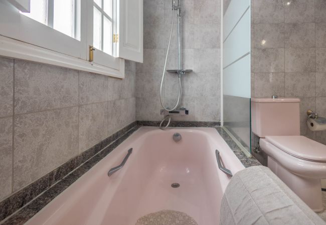 House in Arucas - 4BR Chalet El Romero-Private Pool, BBQ & Chill House in Arucas - 4BR Chalet El Romero-Private Pool, BBQ & Chill