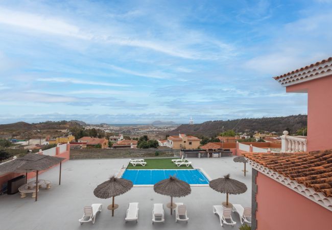 House in Arucas - 4BR Chalet El Romero-Private Pool, BBQ & Chill House in Arucas - 4BR Chalet El Romero-Private Pool, BBQ & Chill