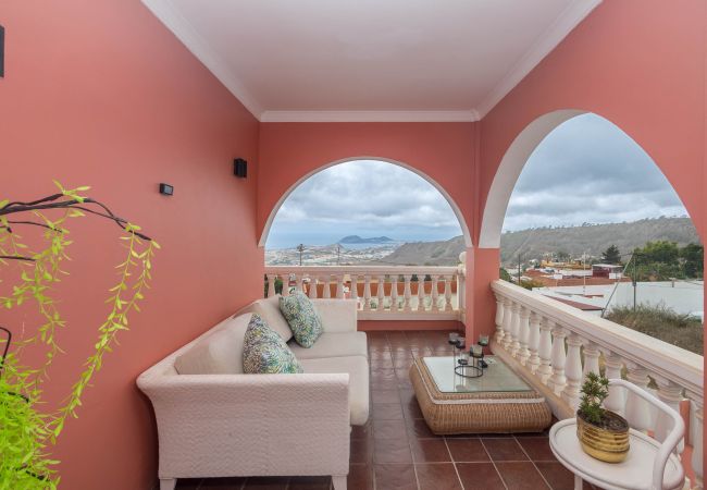 House in Arucas - 4BR Chalet El Romero-Private Pool, BBQ & Chill House in Arucas - 4BR Chalet El Romero-Private Pool, BBQ & Chill