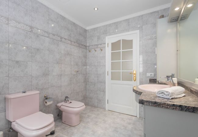 House in Arucas - 4BR Chalet El Romero-Private Pool, BBQ & Chill House in Arucas - 4BR Chalet El Romero-Private Pool, BBQ & Chill