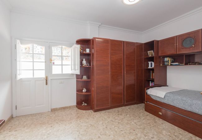 House in Arucas - 4BR Chalet El Romero-Private Pool, BBQ & Chill House in Arucas - 4BR Chalet El Romero-Private Pool, BBQ & Chill