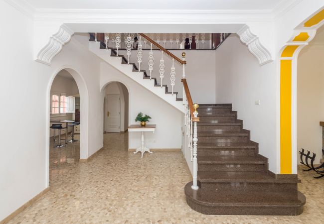 House in Arucas - 4BR Chalet El Romero-Private Pool, BBQ & Chill House in Arucas - 4BR Chalet El Romero-Private Pool, BBQ & Chill