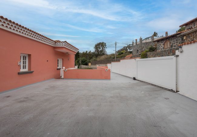 House in Arucas - 4BR Chalet El Romero-Private Pool, BBQ & Chill House in Arucas - 4BR Chalet El Romero-Private Pool, BBQ & Chill