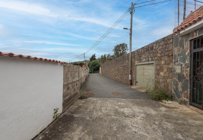 House in Arucas - 4BR Chalet El Romero-Private Pool, BBQ & Chill House in Arucas - 4BR Chalet El Romero-Private Pool, BBQ & Chill