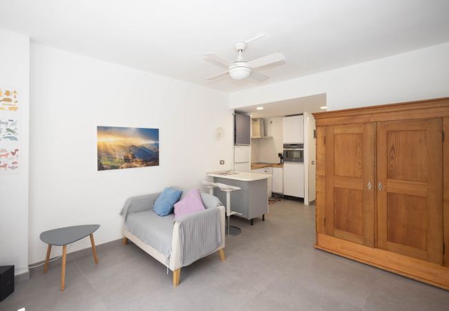 Studio in Las Palmas de Gran Canaria - Cozy Loft & Seaside Views- 1 min Las Canteras Studio in Las Palmas de Gran Canaria - Cozy Loft & Seaside Views- 1 min Las Canteras