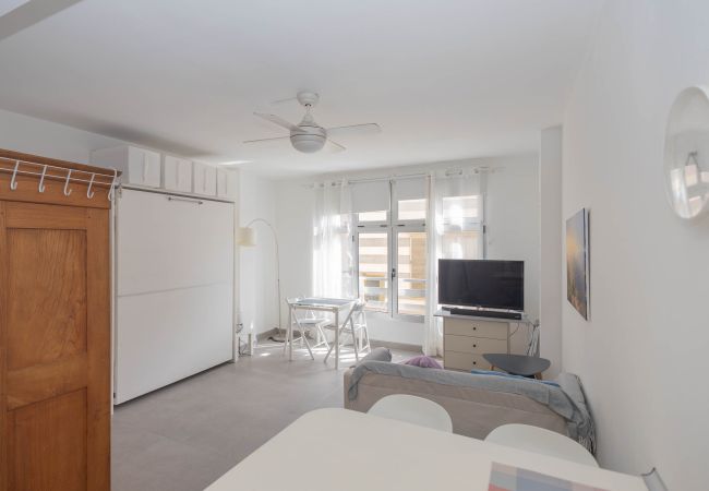 Studio in Las Palmas de Gran Canaria - Cozy Loft & Seaside Views- 1 min Las Canteras Studio in Las Palmas de Gran Canaria - Cozy Loft & Seaside Views- 1 min Las Canteras