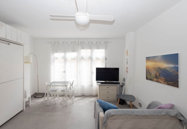 Studio in Las Palmas de Gran Canaria - Cozy Loft & Seaside Views- 1 min Las Canteras Studio in Las Palmas de Gran Canaria - Cozy Loft & Seaside Views- 1 min Las Canteras