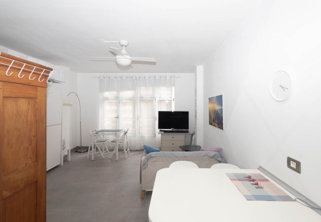 Studio in Las Palmas de Gran Canaria - Cozy Loft & Seaside Views- 1 min Las Canteras Studio in Las Palmas de Gran Canaria - Cozy Loft & Seaside Views- 1 min Las Canteras