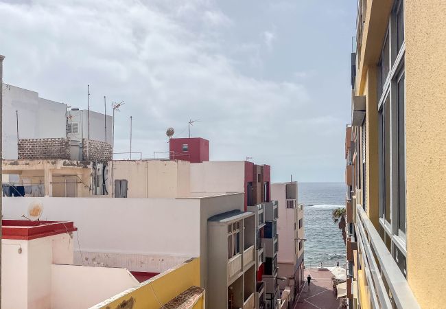 Studio in Las Palmas de Gran Canaria - Cozy Loft & Seaside Views- 1 min Las Canteras Studio in Las Palmas de Gran Canaria - Cozy Loft & Seaside Views- 1 min Las Canteras