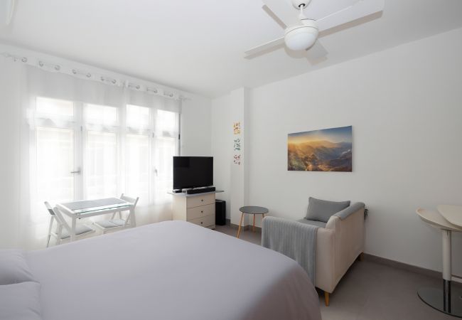 Studio in Las Palmas de Gran Canaria - Cozy Loft & Seaside Views- 1 min Las Canteras Studio in Las Palmas de Gran Canaria - Cozy Loft & Seaside Views- 1 min Las Canteras