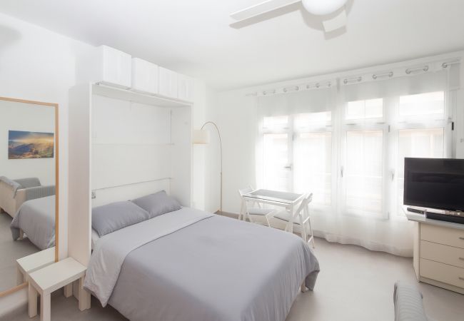 Studio in Las Palmas de Gran Canaria - Cozy Loft & Seaside Views- 1 min Las Canteras Studio in Las Palmas de Gran Canaria - Cozy Loft & Seaside Views- 1 min Las Canteras