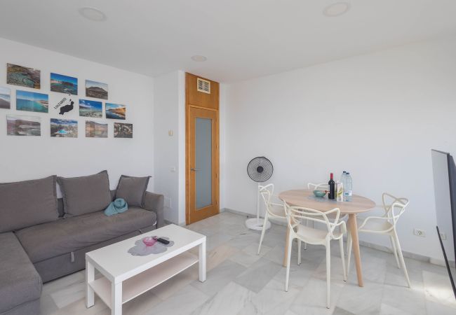 Apartment in Las Palmas de Gran Canaria - Bright 2BR Flat – Beachfront Las Canteras 3 Apartment in Las Palmas de Gran Canaria - Bright 2BR Flat – Beachfront Las Canteras 3