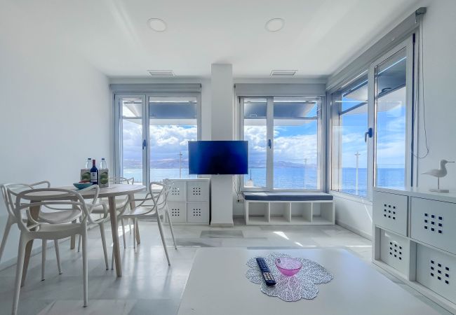 Apartment in Las Palmas de Gran Canaria - Bright 2BR Flat – Beachfront Las Canteras 3 Apartment in Las Palmas de Gran Canaria - Bright 2BR Flat – Beachfront Las Canteras 3