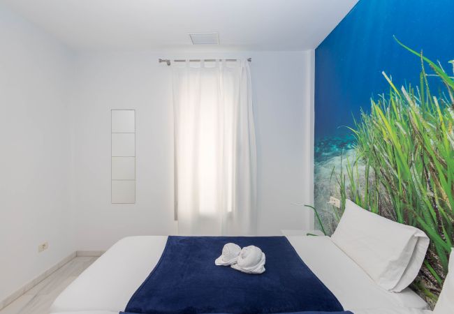 Apartment in Las Palmas de Gran Canaria - Bright 2BR Flat – Beachfront Las Canteras 3 Apartment in Las Palmas de Gran Canaria - Bright 2BR Flat – Beachfront Las Canteras 3