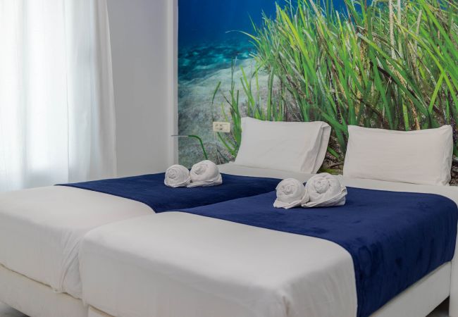 Apartment in Las Palmas de Gran Canaria - Bright 2BR Flat – Beachfront Las Canteras 3 Apartment in Las Palmas de Gran Canaria - Bright 2BR Flat – Beachfront Las Canteras 3