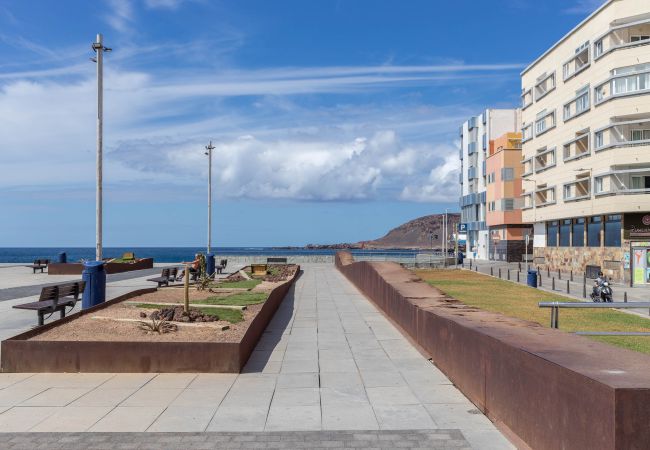 Apartment in Las Palmas de Gran Canaria - Bright 2BR Flat – Beachfront Las Canteras 3 Apartment in Las Palmas de Gran Canaria - Bright 2BR Flat – Beachfront Las Canteras 3